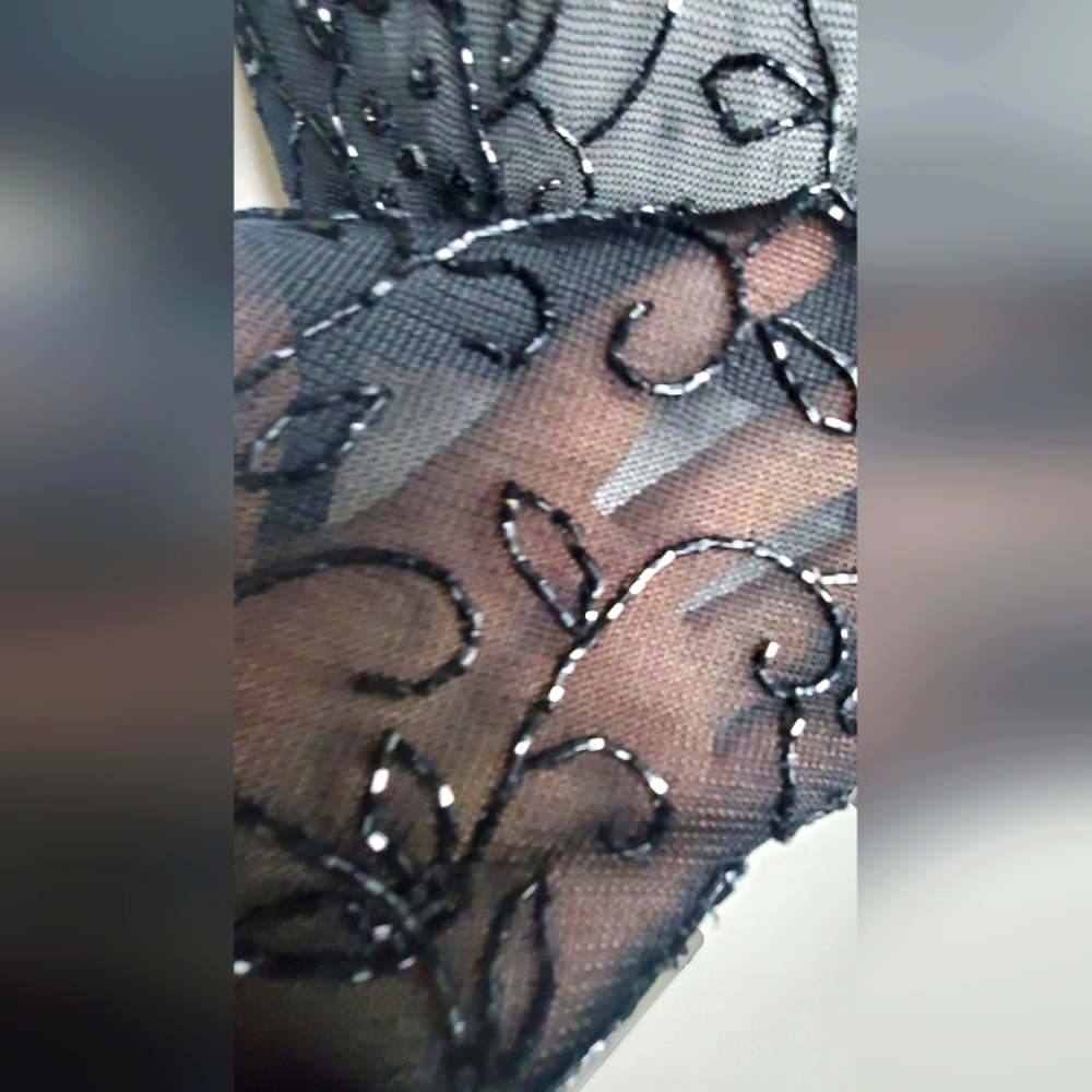 Oscar de la Renta Black Embellished Short Sleeve Top - Knit  Beaded - Picture 9 of 10